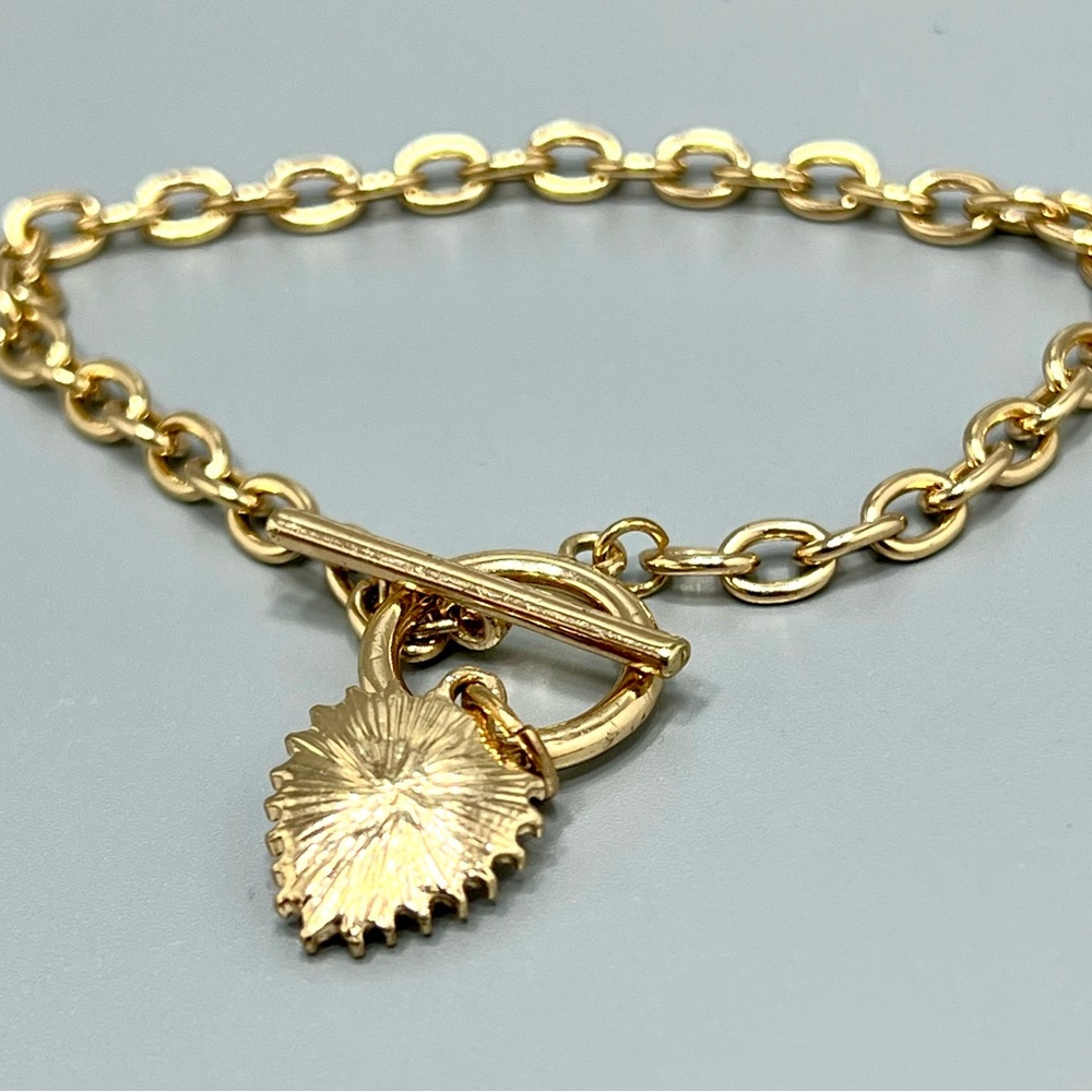 Women’s Gold Color Toggle Heart Drop Bracelet - Picture 3 of 4